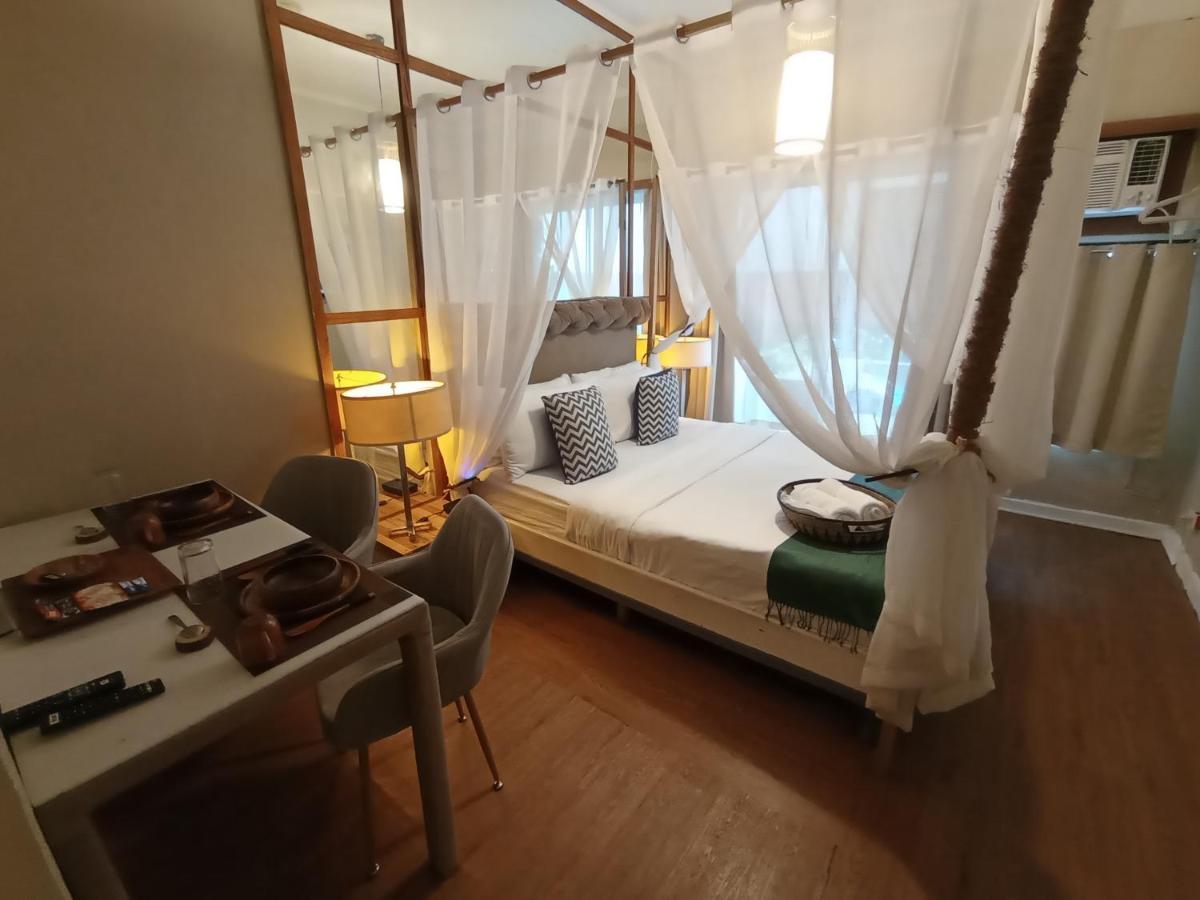 The Staycation - Serviced Rooms Manila Exterior photo