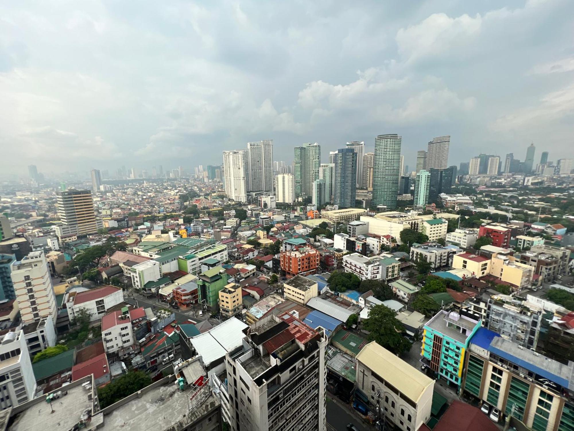 The Staycation - Serviced Rooms Manila Exterior photo